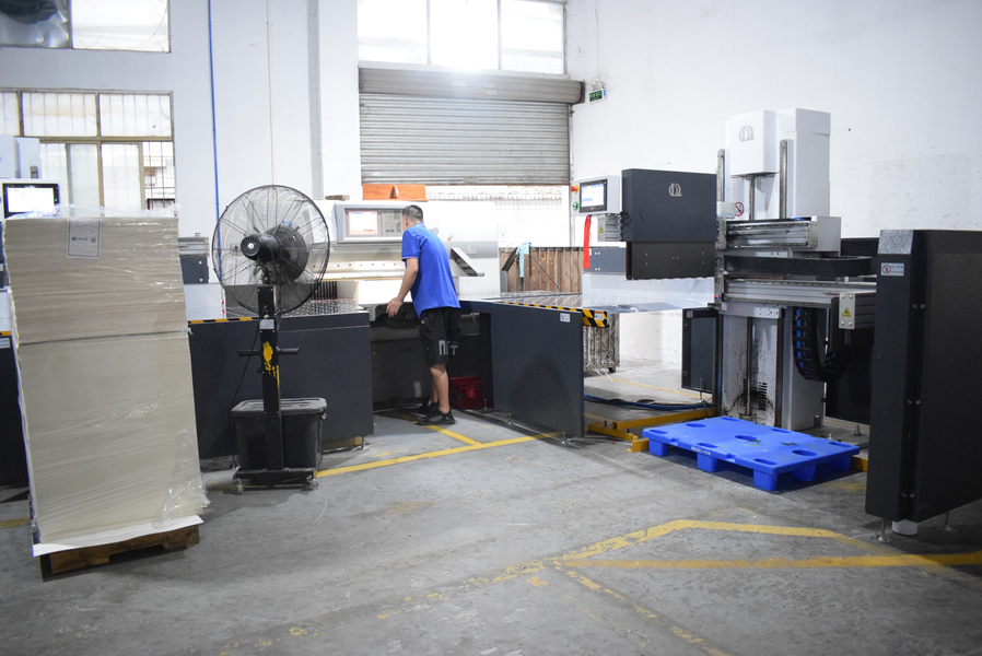 GUANGZHOU YM PACKAGE PRODUCTS CO.,LTD. dây chuyền sản xuất của nhà sản xuất