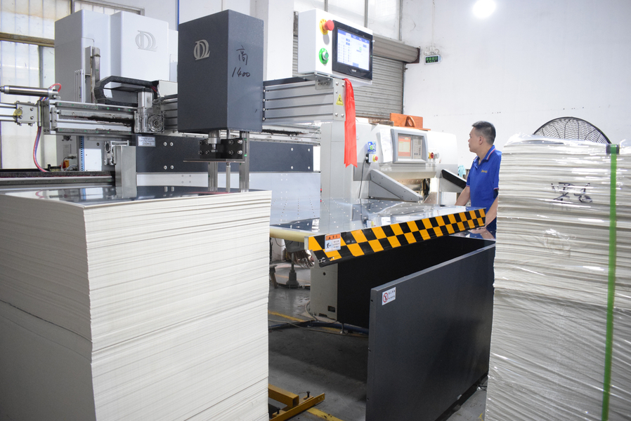GUANGZHOU YM PACKAGE PRODUCTS CO.,LTD. dây chuyền sản xuất của nhà sản xuất