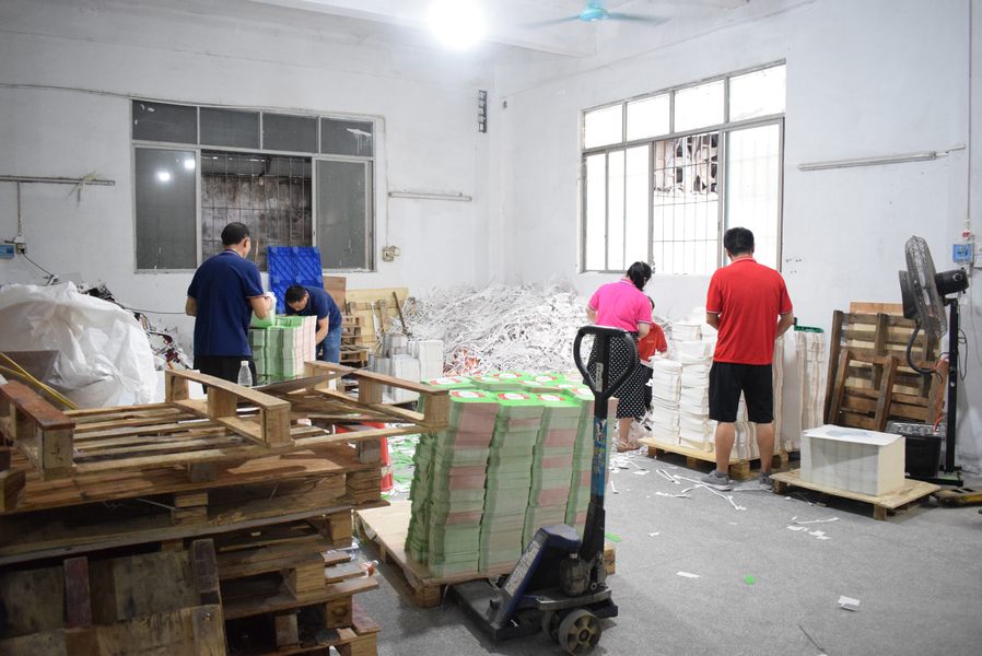 GUANGZHOU YM PACKAGE PRODUCTS CO.,LTD. dây chuyền sản xuất của nhà sản xuất